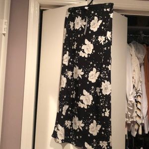 Topshop b/w floral midi skirt new with tags size 4